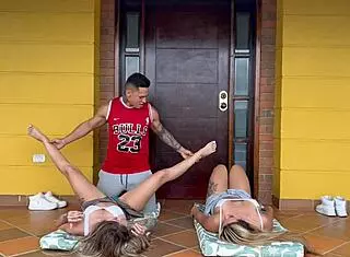 Mi Profesora De Yoga Me Folla Junto Con Mi Amiga