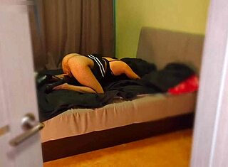 Izgalomba jövök, hogy kukkolom a mostohák szoknyája alá a harisnyában