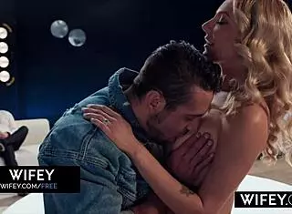 wifey victoria rey rides doggystyle while holding hubby's hand, what a hotwife