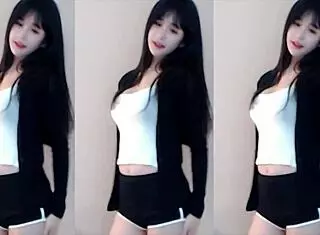 CHINESE GIRL DANCES AND STRIPS FAST!