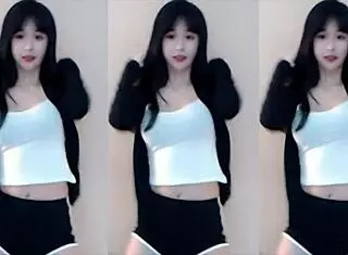 CHINESE GIRL DANCES AND STRIPS FAST!