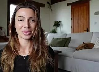 Roxy Fox Teaches Cum Eating Tutorial