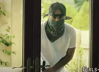 Wow, teen beauty licks her box!