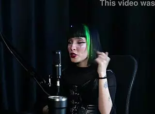 Decidiu Investir Em Conteúdo Pornô Foi Chamada Na Direção Da Escola Por Um Vídeo Vazado Perdeu A Virgindade Na Cama Da Mãe - Carol Rhcp Sheer Red