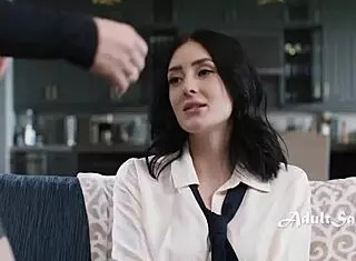 Rude date leads to wet pussy licking with waitress