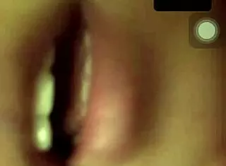 Indian girl masturbates on paytm video call