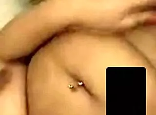 Indian girl masturbates on paytm video call