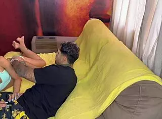 Minha amiga da academia resolveu treinar aqui em casa hoje ent�o fiz ela treinar buceta