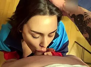 student shows how to fuck on first day of college