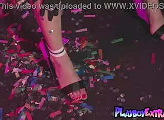 Bombastyczna naga naturalna Latynoska nastolatka 18+ Roxy Ferrari wita Nowy Rok