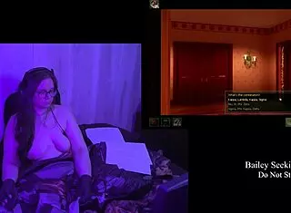 Me espian en el baño y cuando me masturbo con las bragas de mi prima