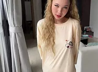 Ljubka z lepim ritom dobi trdo jebano