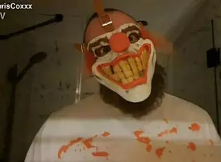 Redhead submissive bathes naked with lover in clown roleplay