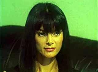 Venere bianca, slutty career woman in lingerie action