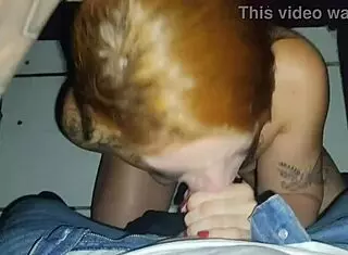 namorada chupando pau no gloryhole enquanto eu olho