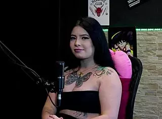 spanish milf montse peels pantyhose