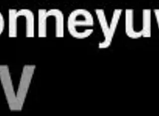 Bonneyuwu Teases with Dildo on Video Call, Innocent Yet Naughty