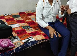 Kæreste hemmelig sex på hotel, indisk desi collegepige knepper fantastisk fisse hardcore udendørs poolfest gæstehus