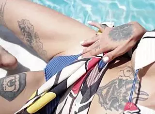 Sensualizing And Showing Off In Public With Ass Shaking And Fitness