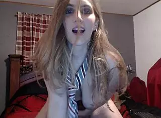 Roxxxanne69 Specifically Fingers Her Milf Pussy