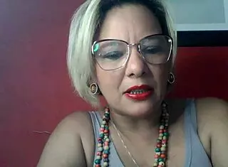 cunhada gostosa seduces with her erotic body in a tempting way, making you crave more