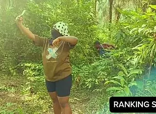 A strange love making while taking pictures