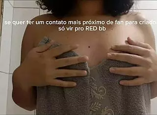 Novinha Se Tocando Escondida No Chuveiro