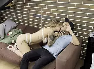 Seduzco Al Mejor Amigo De Mi Padrastro