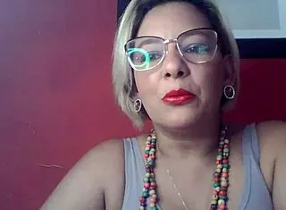 cunhada gostosa seduces with her erotic body in a tempting way, making you crave more