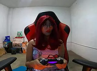 Hey, play with my pussy and fill it with cum while I game! 🎮💦