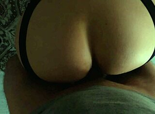 MILF Ambil Batang Besar Gaya Anjing Creampie Memek Ketat Berbulu Dekat