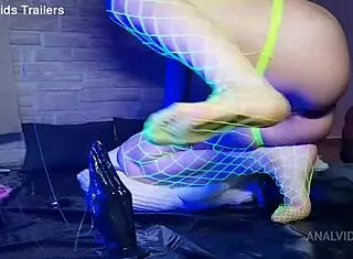 Stacy Bloom Enjoys Snake Thewondertoy Deep Bulge with Anal Fisting in Stockings