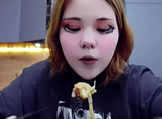 Furiyssh shares her cute chubby alternative style in this mugbang session