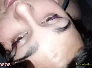 Estaba viendo tiktoks con mi mejor amiga y me calenté al ver sus enormes tetas rebotando. No pude resistir tocarlas.