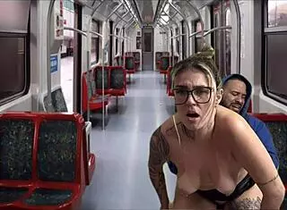 Dentro Do Trem Público Da Capital Acochei E Fodi A Secretária Gostosa Vindo Do Seu Trabalho!