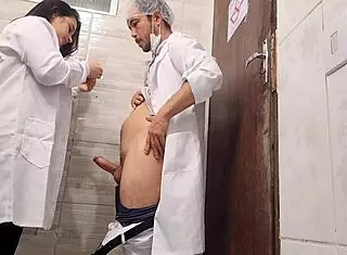 Enfermeira gostosa heads to hospital bathroom with médico for big cock deepthroat cunilingus rough banging!