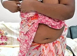 Indian bhabhi's natural tits leaked on webcam 😱