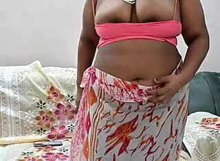 Indian bhabhi's natural tits leaked on webcam 😱