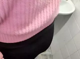 The bricklayer showed up to finish the job and convinced the boss to give him a blowjob in the bathroom