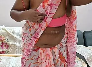 Indian bhabhi's natural tits leaked on webcam 😱