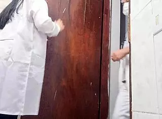 Enfermeira gostosa heads to hospital bathroom with médico for big cock deepthroat cunilingus rough banging!