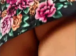 siguiendo a madura en la calle con falda e hilo for outdoor cowgirl riding and flashing