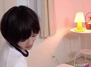 Petite Japanska 18+ zapeljuje učitelja v necenzuriran creampie seks z grobim doggyjem