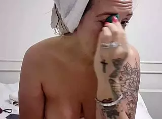 Amateur Milf With Big Tits And Shaved Pussy Goes Topless For Makeup!