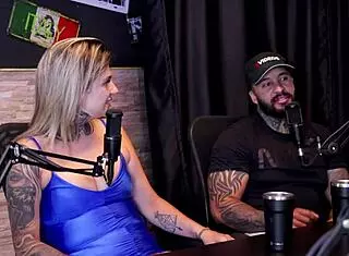 Ele tira o gozo de cima das mulheres e apesar de serem casados descobriram que s�o irm�os por parte de pai - casal dna watch on sheer red