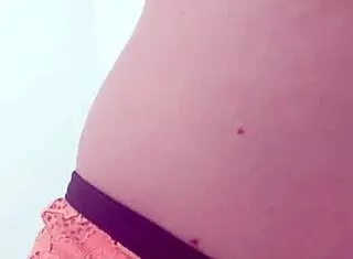 Conversando e se arrumando para trabalhar