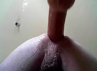 Foreverman uses giant dildo anal machine