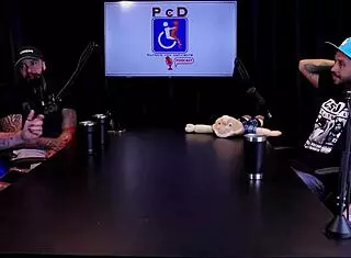 Ele tira o gozo de cima das mulheres e apesar de serem casados descobriram que s�o irm�os por parte de pai - casal dna watch on sheer red