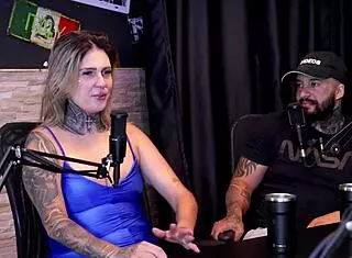 Ele tira o gozo de cima das mulheres e apesar de serem casados descobriram que s�o irm�os por parte de pai - casal dna watch on sheer red