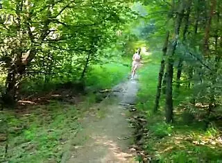 Risky Quickie Blowjob In Public Park!